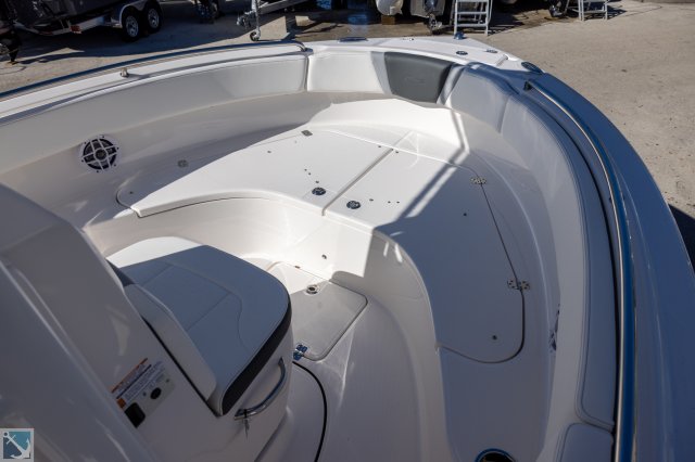 New 2025 Robalo R222  Boat for sale